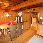 Chalet Weisse Wand Almen