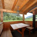 Chalet Weisse Wand Almen