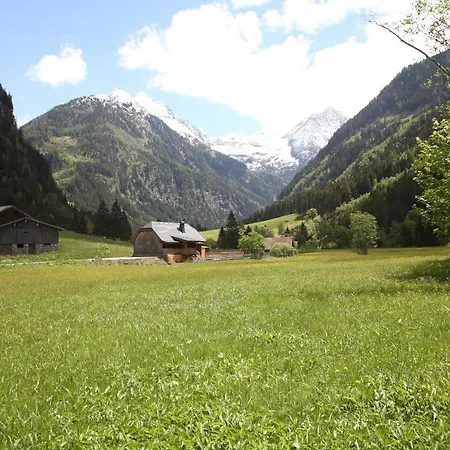 Chalet Weisse Wand Almen