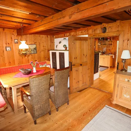 Chalet Weisse Wand Almen