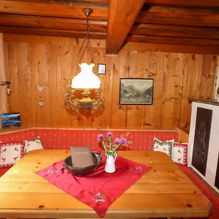 Chalet Weisse Wand Almen